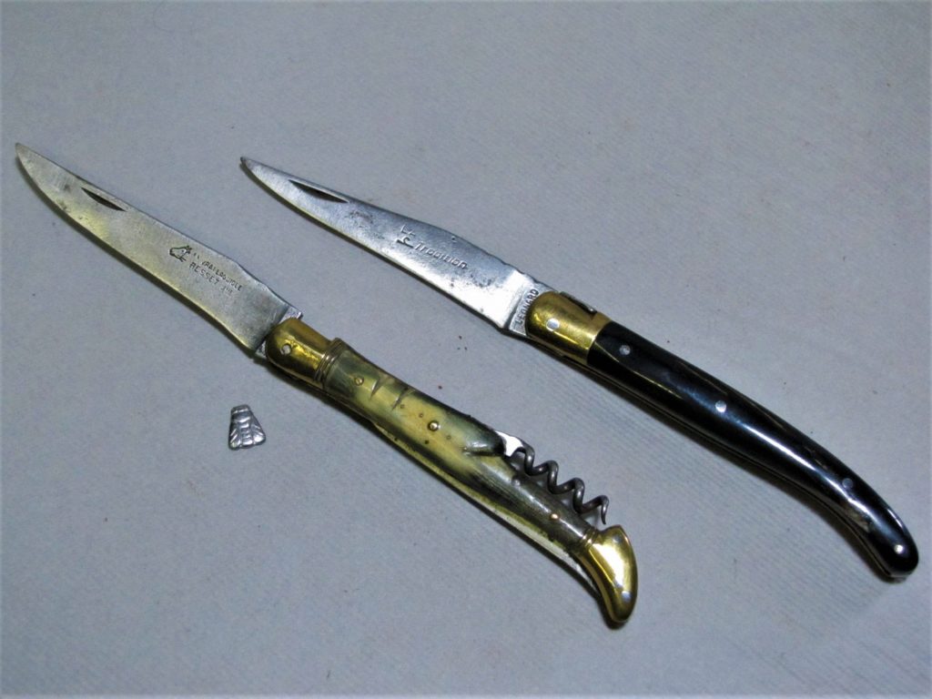 Laguiole Très ancien couteau 440 LAGUIOLE ROSSIGNOL 6010 à restaurer. 
